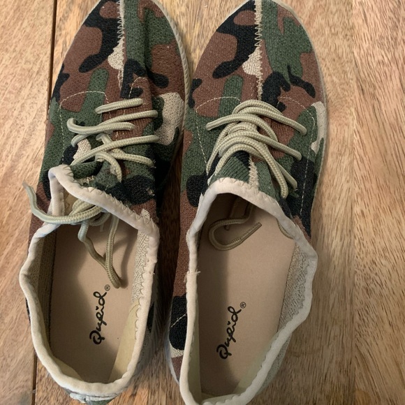 qupid camo sneakers